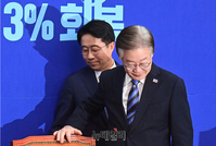 [포토] 민생경제 기자회견 참석하는 이재명 대표