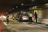 [포토] 서부간선지하도로 성산방향서 화재...승용차 1대 전소