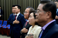 [포토] 국민의례하는 김기현 국민의힘 대표