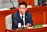 [포토] 답변하는 신원식 국방부 장관