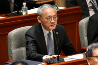 [포토] 답변하는 유인촌 문화체육관광부 장관