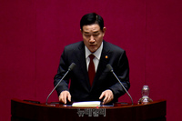 [포토] 신임 국무위원 인사하는 신원식 국방부 장관