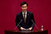 [포토] 본회으 출석한 방문규 산업통상자원부 장관