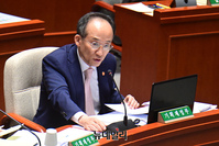 [포토] 여결위서 답변하는 추경호 부총리 겸 기획재정부 장관