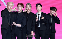 [포토] 돌아온 스트레이키즈 "스테이 우리 하트 받아"