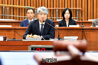 [포토] 의원들의 질문에 답하는 이종석 헌법재판소장 후보자