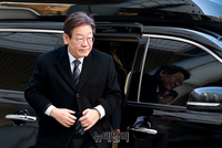 [포토] 대장동·성남FC 관련 공판 출석하는 이재명