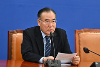 [포토] 원내대책회의 참석한 이개호 민주당 정책위의장