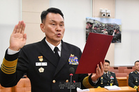 [포토] 증인선서 하는 김명수 합동참모본부 의장 후보자