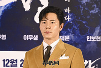 [포토] '노량: 죽음의 바다' 이규형, 패셔니스타