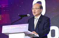 [포토] 2023 국제 OTT 포럼, 개회사 하는 이상인 방통위 부위원장