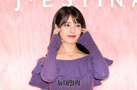 [포토] 아이유, 귀여운 볼하트