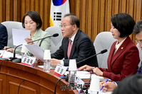 [포토] 협약식서 인사말 하는 윤재옥 국민의힘 원내대표