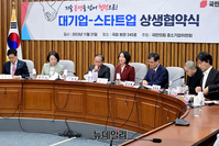 [포토] 대기업·스타트업 협약식서 발언하는 이영 장관