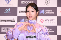 [포토] 소녀주의보 지성, 보랏빛 하트