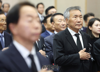 [포토] 김영삼 대통령 서거 8주기 추모식 참석한 손학규 전 의원