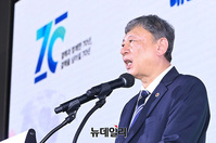 [포토] '대한결핵협회 70주년 기념식' 축사하는 이정근 대한의사협회 부회장