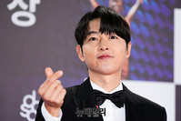 [포토] 청룡영화상 레드카펫 선 송중기