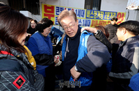 [포토] 연탄봉사 나선 이재명 민주당 대표
