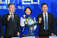 [포토] 민주당 영입인재 1호 박지혜 변호사