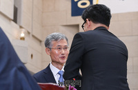 [포토] 한동훈 장관과 인사 나누는 조희대 대법원장 