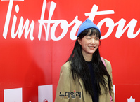 [포토] 손수현 "커피 마시러 왔어요"