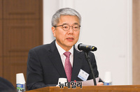 [포토] 월례토론회 개회사하는 김용하 운영위원장