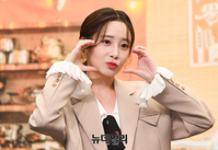 [포토] 깐죽포차 유지애 '러블리한 볼하트'