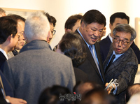 [포토] MB 첫 서예전 찾은 서정진 셀리트온그룹 회장 