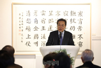 [포토] MB 첫 서예전 '스며들다' 개막사하는 맹형규 이사장