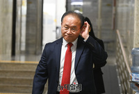 [포토] 지역 필수의료 혁신TF 참석하는 윤재옥 권한대행