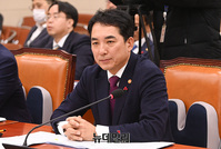 [포토] 정무위 전체회의 참석한 박민식 장관