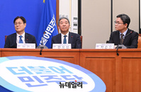 [포토] 더불어민주당 당대표실 찾은 이관섭·한오섭