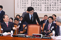 [포토] 법사위 전체회의 출석하는 한동훈 법무부 장관 