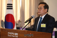 [포토] 미디어 알바트로스상 시상식, 인사말하는 황우섭 미디어연대 대표