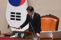 [포토] 의사봉 두드리는 김진표 국회의장 