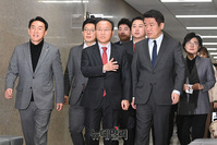 [포토] 최고위원회의 향하는 윤재옥 당대표 권한대행