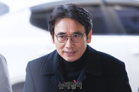 [포토] 선고공판 출석하는 유시민 전 이사장