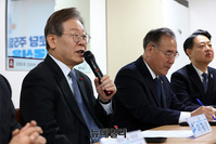 [포토] 경로당 주5일 급식 정책간담회, 발언하는 이재명 민주당 대표