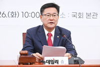 [포토] '한동훈 비대위원장 임명안' 결과 발표하는 이헌승 전국위의장