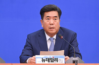 [포토] '영입인재 5호' 흉부외과 전문의 강청희씨  