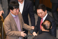 [포토] 본회의 참석한 김기현 전 국민의힘 대표