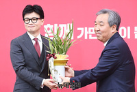 [포토] 한오섭 대통령실 정무수석 접견하는 한동훈 비대위원장 