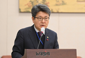 [포토] 인사말하는 오석환 신임 교육부 차관 
