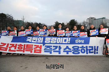 [포토] '쌍특검법' 수용 촉구하는 더불어민주당 