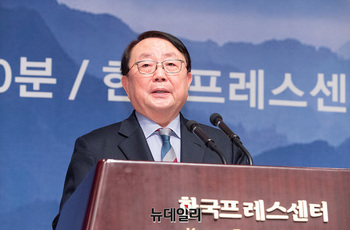 [포토] 2024 시민사회 합동 신년회, 인사말하는 이갑산 범사련 회장 