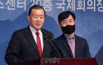 [포토] 시민사회 신년회, 축사하는 홍문표 의원 