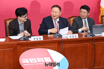 [포토] 비상대책위원회의서 인사말하는 이상민 의원 