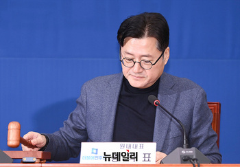 [포토] 더불어민주당 최고위원회의 속개하는 홍익표 원내대표 