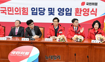 [포토] 국민의힘 입당 및 영입환영식, 인사말하는 한동훈 비대위원장 